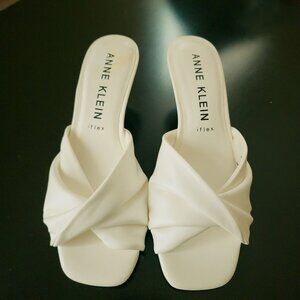 Anne Klein Laila Twisted Vegan Leather Kitten Heel Slide w/Iflex Comfort 5M NWOB